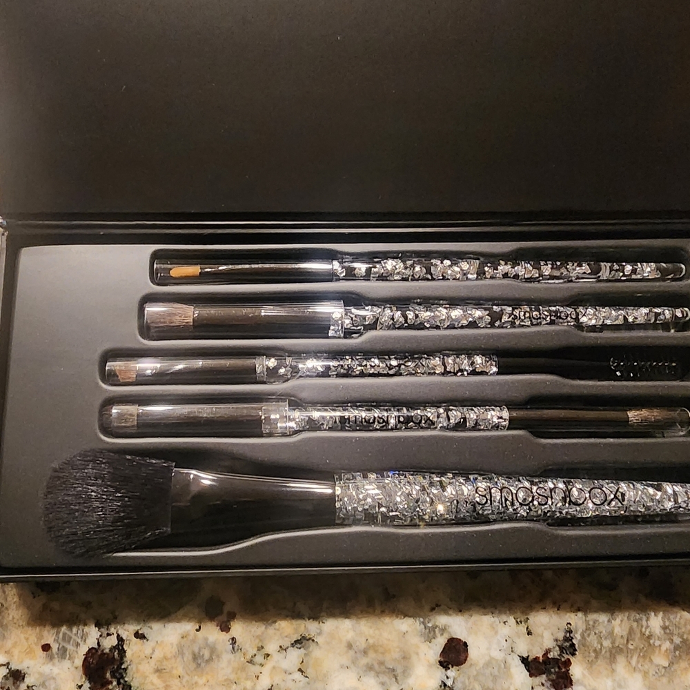 Smashbox On The Rocks Brush Set - Picture 2 of 2
